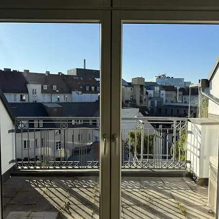 Zentrales Dachgeschoss-apartment Augustenstrasse 아파트 *