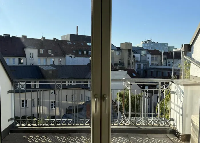 Zentrales Dachgeschoss-apartment Augustenstrasse Appartement *